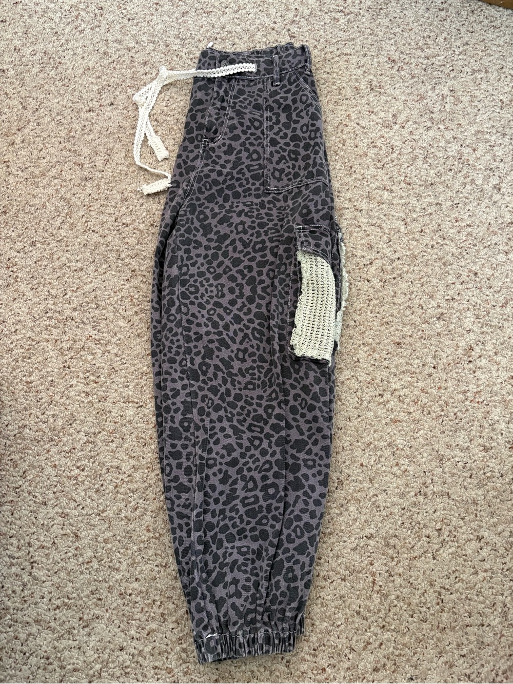 POL jogger style leopard pants medium nwot!!